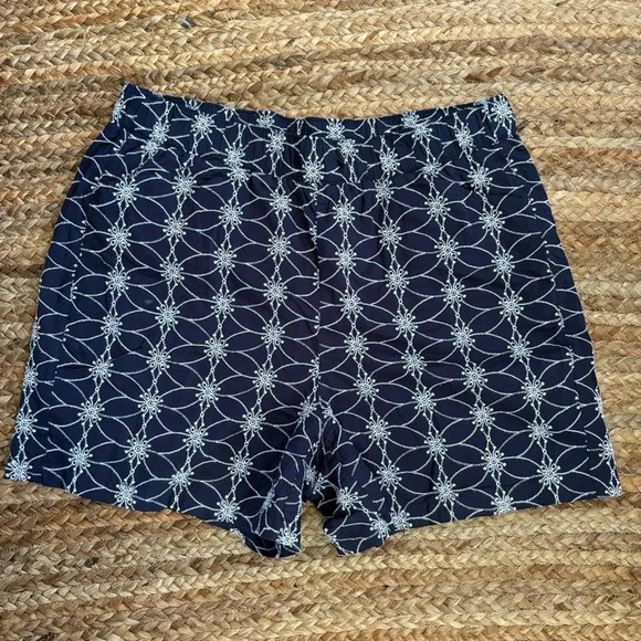 Lane Bryant size 16 embroidered blue & white cotton pull on shorts - Picture 1 of 6